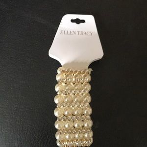 Pearl and Gold Stretch Bracelet